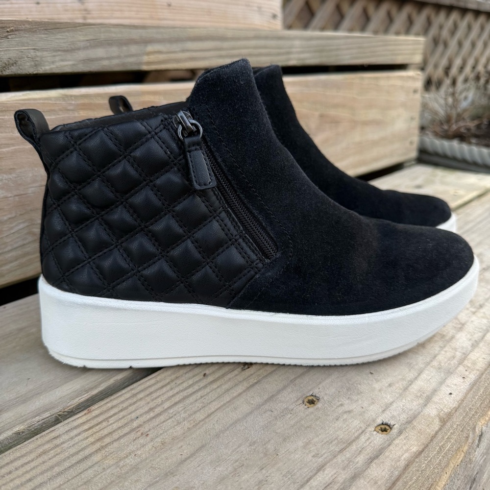 Clarks Suede Ankle Bootie Layton Black Leather Quilted Platform Sneaker 9.5 M